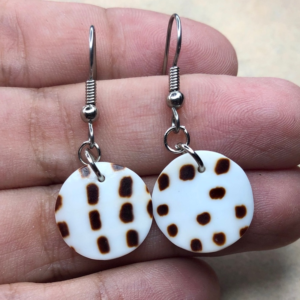 Shell Dangle Earrings - Picture 3 of 3